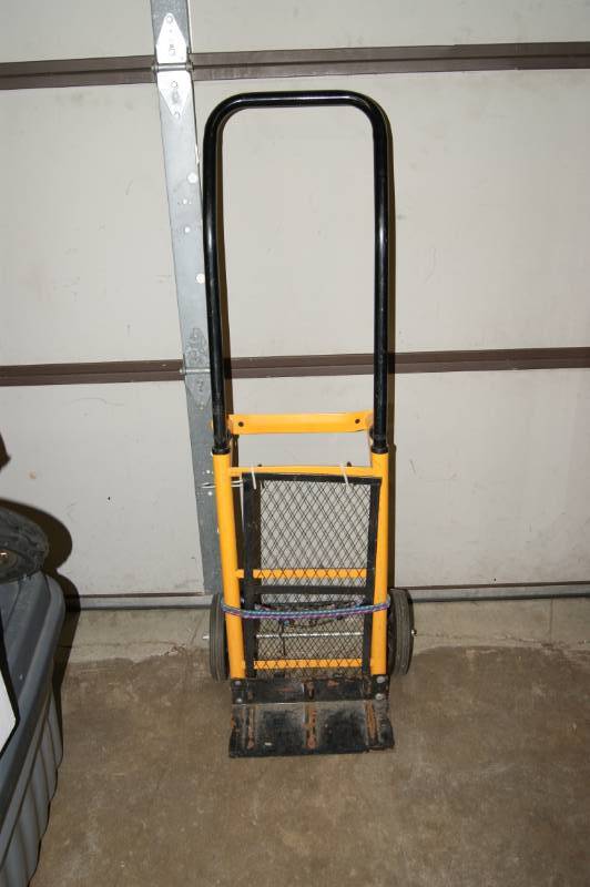 lot 25 image: 2 Wheel Cart