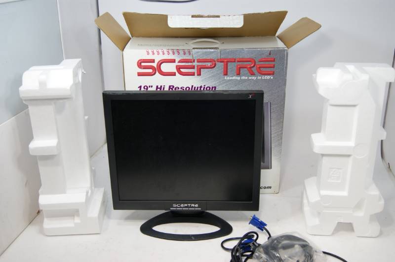 lot 29 image: Sceptre 19 LCD Monitor