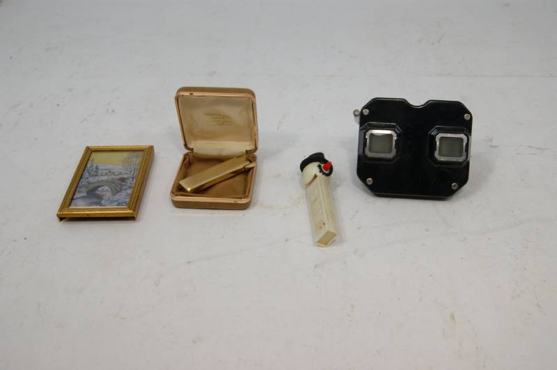 lot 43 image: Lot Of Vintage Items