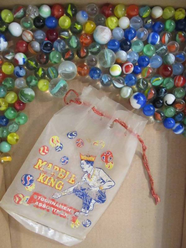 lot 34 image: Bag of Vintage MARBLE KING Marbles