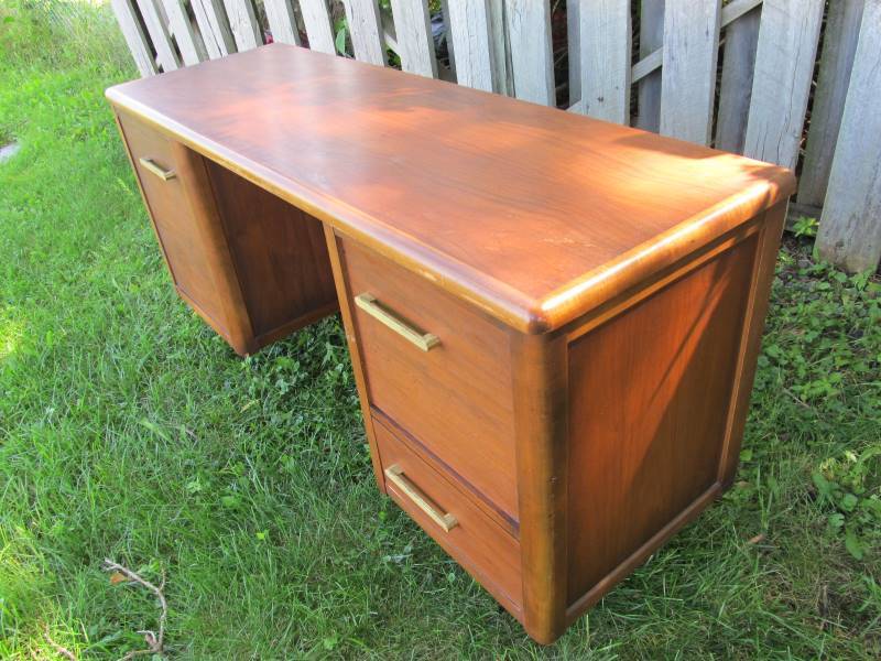 lot 47 image: Nice Mid Century Office Desk