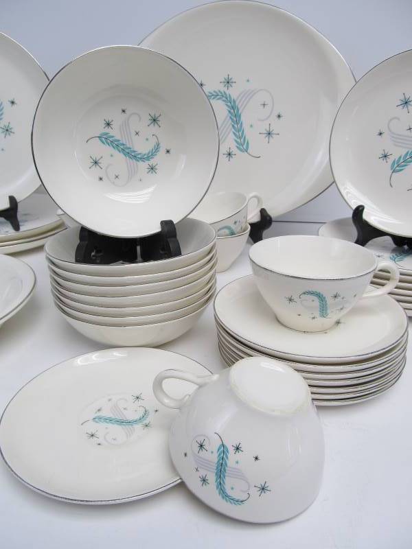 lot 46 image: Mid Century Atomic Style Dinnerware Set by Canonsburg