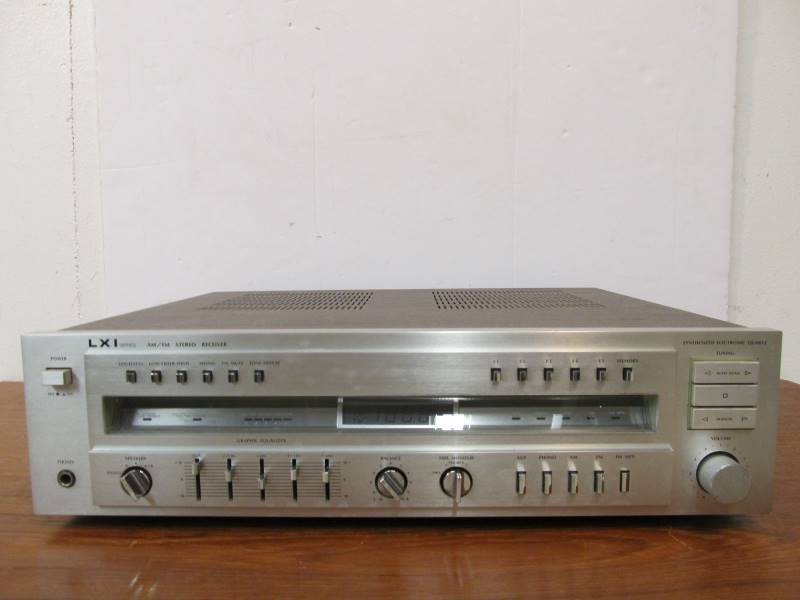lot 53 image: Working Vintage Sears LXI Series Stereo Receiver 