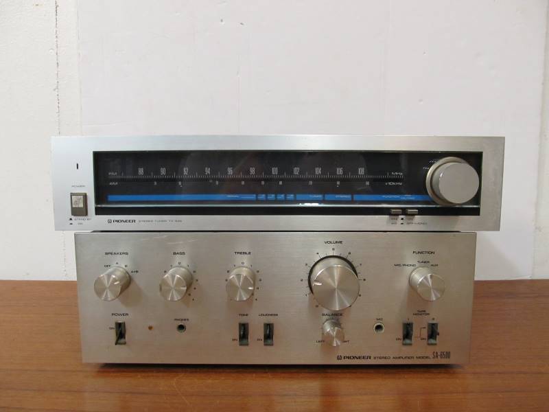 lot 56 image: Working Vintage PIONEER TX-520 Stereo Tuner & SA-6500 Amplifier