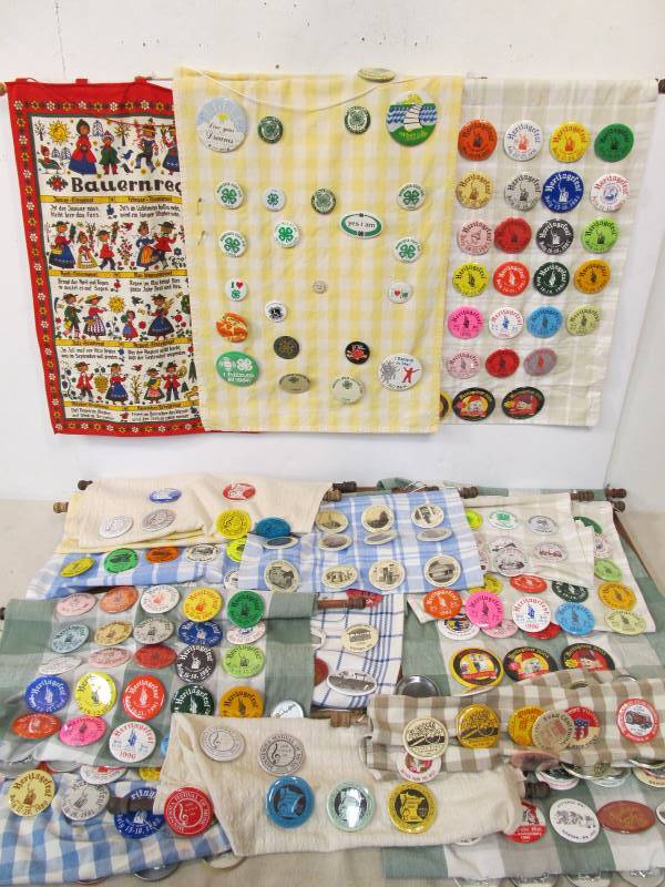 lot 100 image: Collection of Vintage Pinbacks & Buttons 