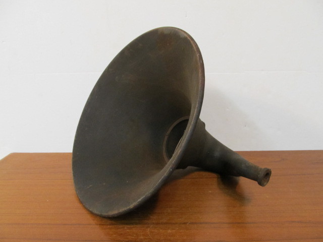 lot 102 image: Antique 1920s ATWATER KENT Phonograph Horn