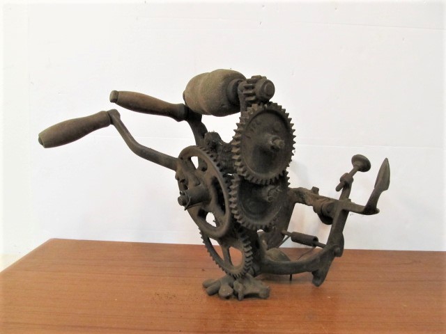 lot 103 image: Antique Cast Iron INTERNATIONAL HARVESTER Sickle Sharpener
