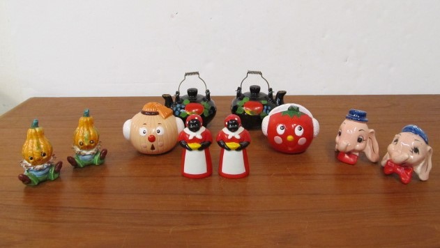 lot 107 image: Lot of Vintage Salt & Pepper Shakers