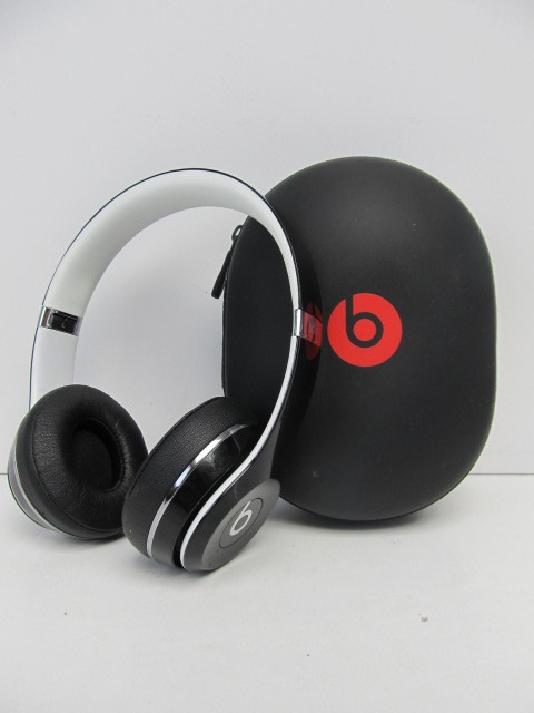 lot 82 image: Working BEATS by Dre Solo Headphones wCase