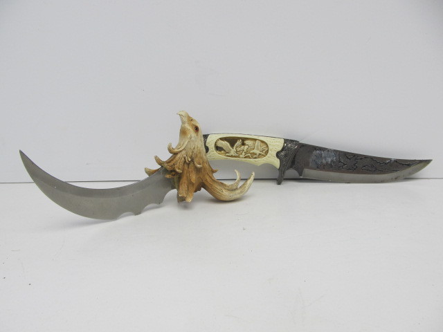 lot 85 image: 2 Eagle Handled Knives