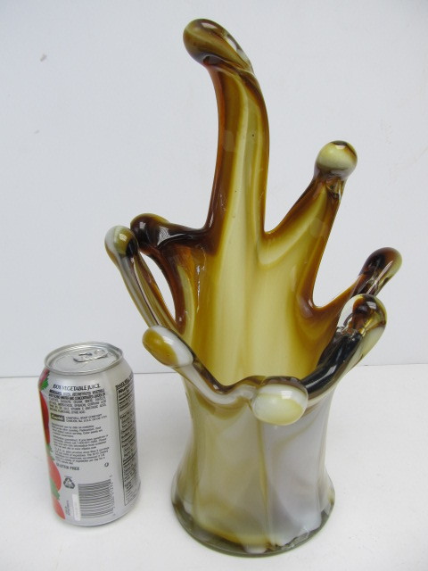 lot 138 image: Large Vintage Hand Blown Murano Glass Vase