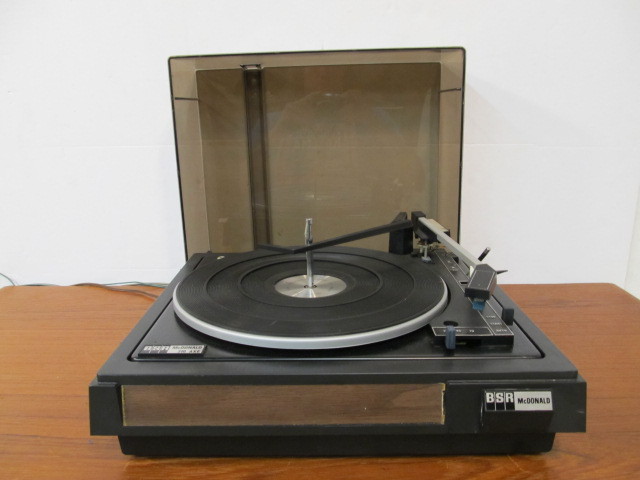 lot 141 image: Working Vintage BSR 310 AXE Turntable