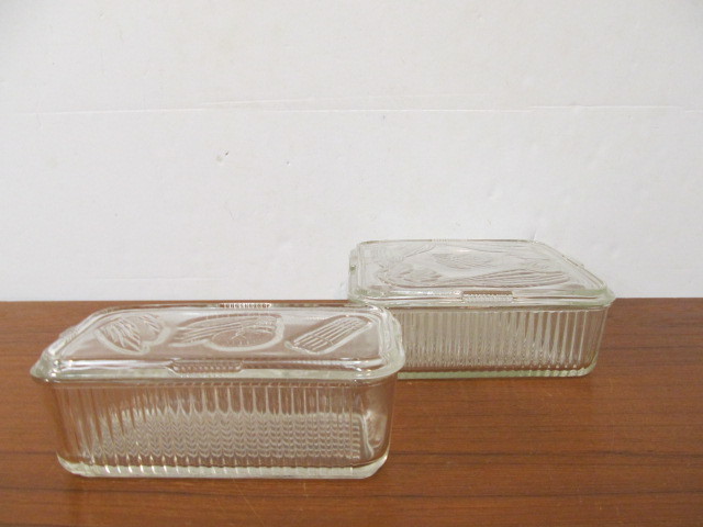 lot 147 image: Vintage 1950s Federal Glass Lidded Refrigerator Vegetable Boxes