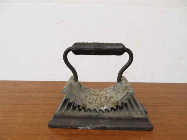 lot 157 image: Antique Cast Iron GENEVA Hand Fluter - 1866 Patent Date