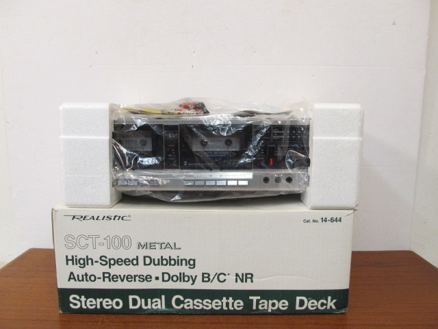 lot 161 image: Vintage REALISTIC Model SCT-100 Dual Tape Cassette Deck
