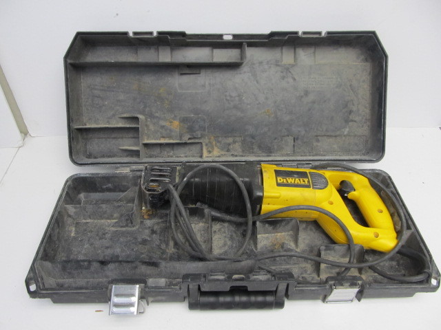 lot 127 image: Working DEWALT Reciprocating Saw wCase