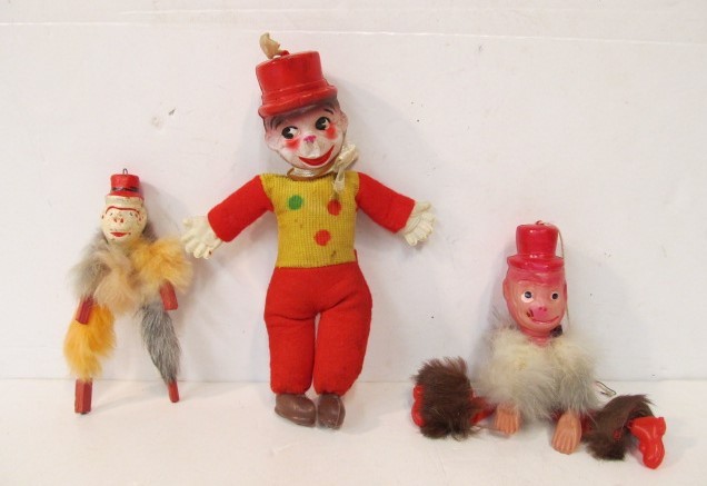 lot 173 image: Group of 3 Vintage 1930s-40s Japan Celluloid Toy Monkeys