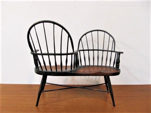 lot 199 image: Vintage Hand Made Double Windsor Back Doll Chair