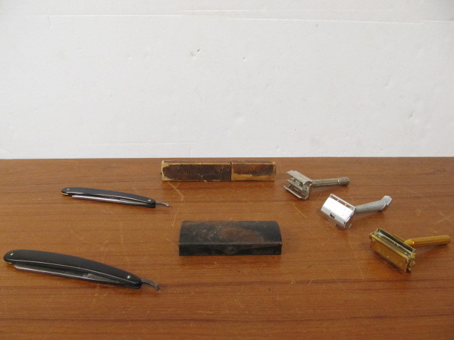 lot 212 image: Lot of Vintage VintageAntique Safety Razors & Straight Razors