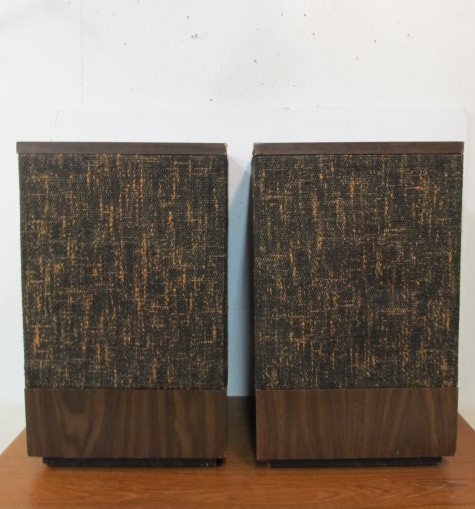 lot 186 image: Vintage BOSE Model 501 Speakers