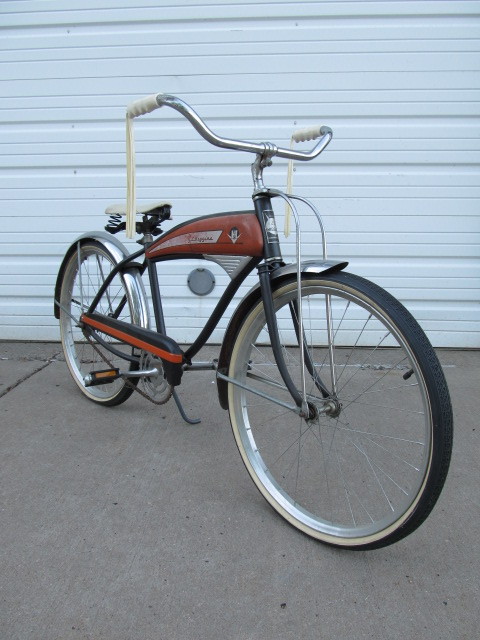 lot 247 image: Vintage 1950s J.C. HIGGINS Boys Bicycle