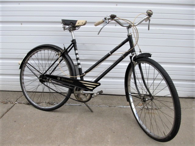 lot 239 image: Nice Vintage AMF HERCULES Bicycle