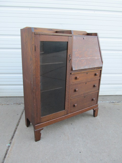 lot 1 image: Nice Antique Quartersawn Oak Secretary 