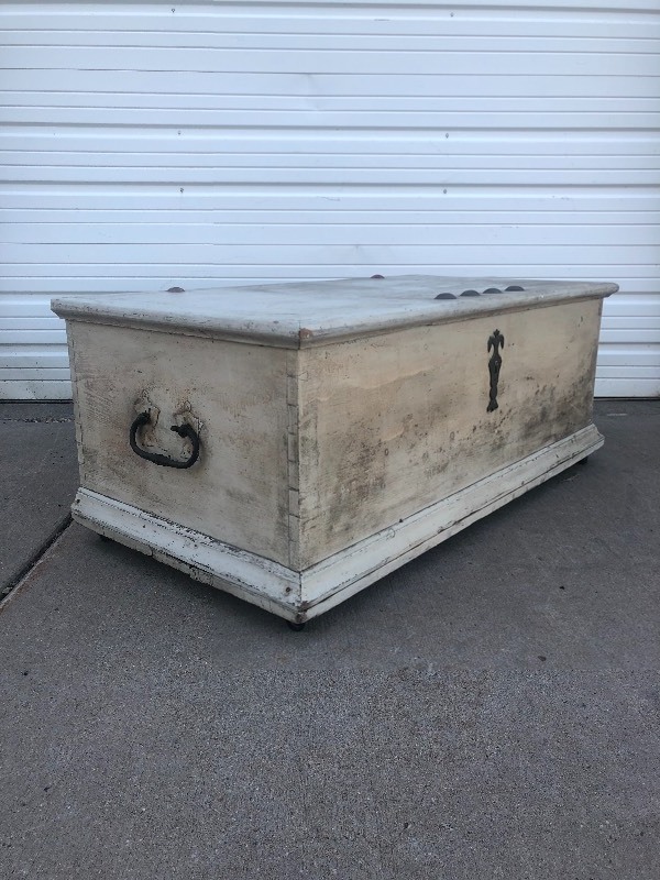 lot 8 image: HUGE Antique Victorian Dovetailed Pine Trunk wLarge Iron Handles