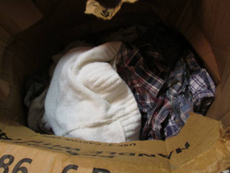 Large Lot of Assorted Sized Clothin...