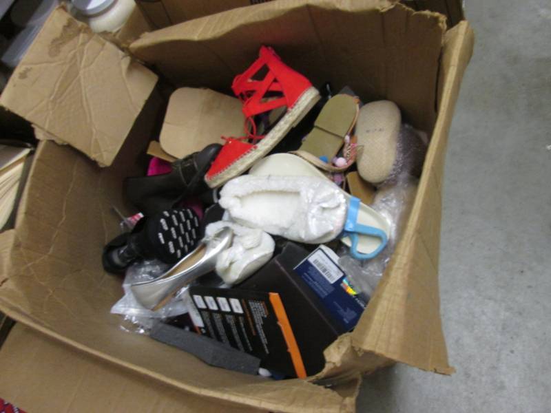 Large Lot of ShoeSlippers and othe...