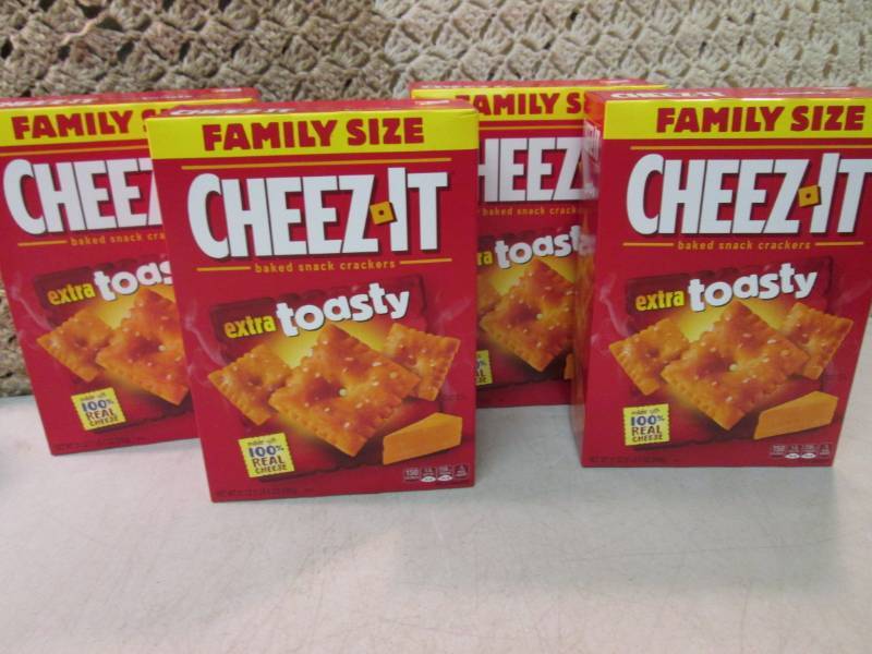 4 Family Size Boxes of Cheez-It Ext...