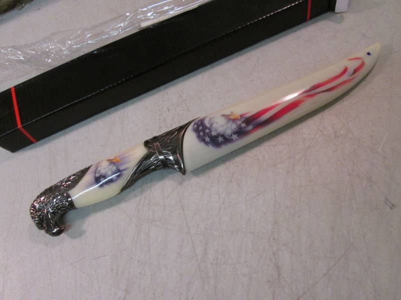 13 White Patriotic Eagle Knife wit...