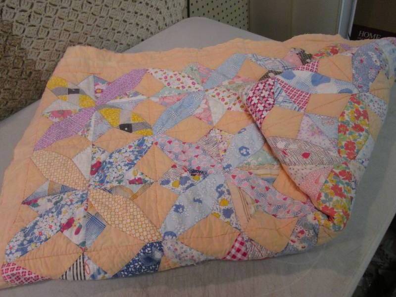 Vintage 84 x 68 Quilt  D-3...