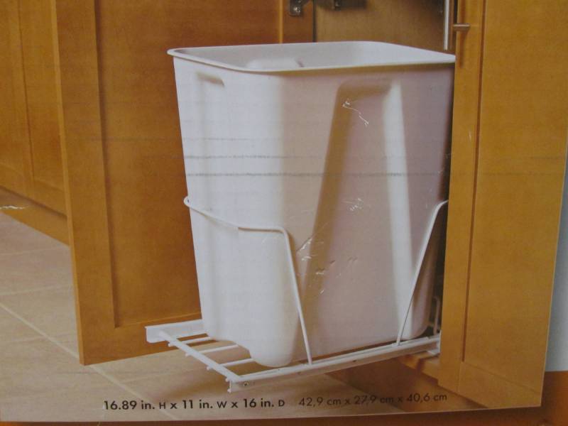 Closet Maid 6 Gal White Pull-Out Tr...