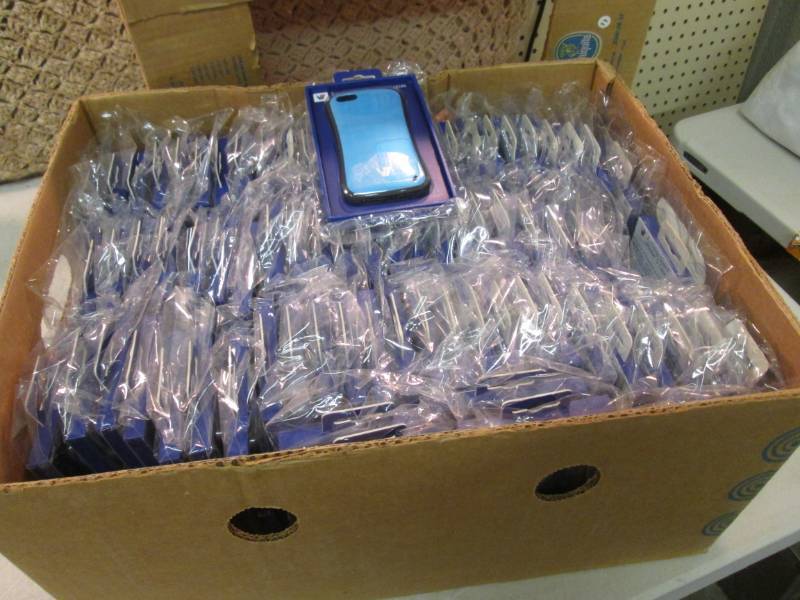 Large Lot of iPhone Cases  A-2...