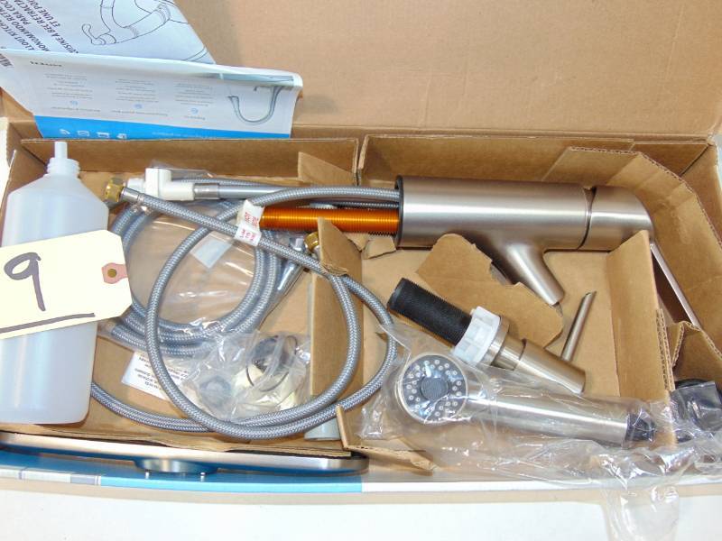 Sombra Pull-Out Sprayer Kitchen Faucet    Stainless