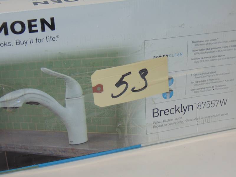 Brecklyn Pull-Out Sprayer Kitchen Faucet White