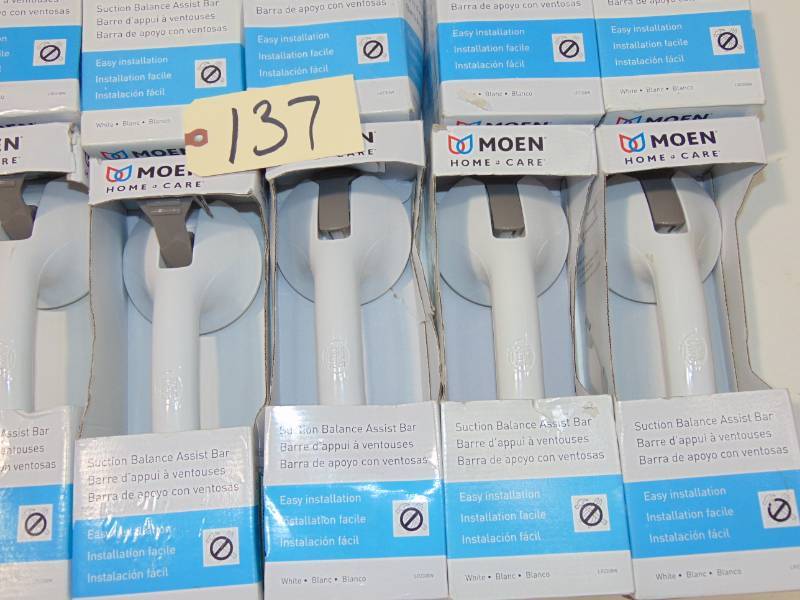 12 MOEN 12 in  Suction Bars