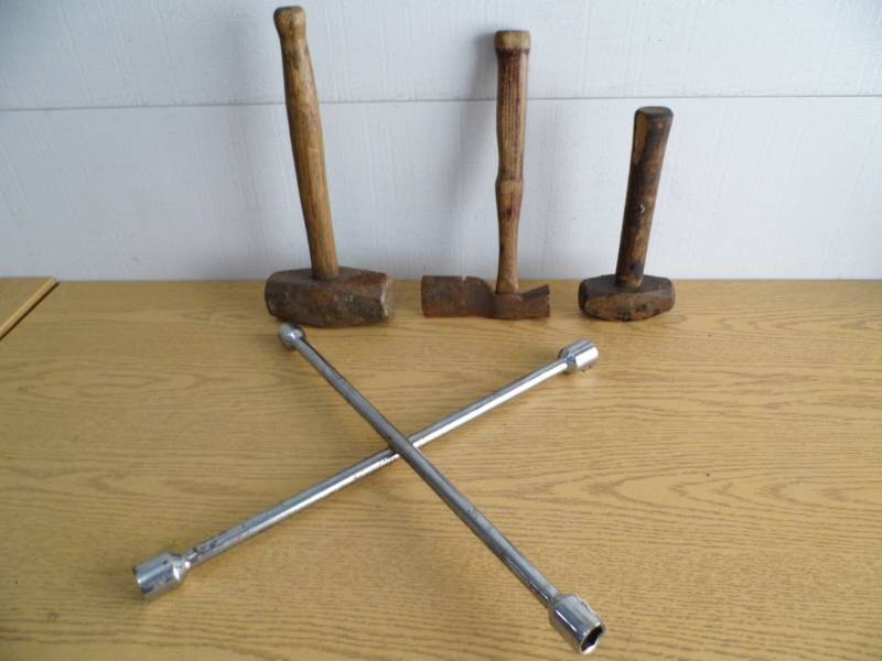lot 7 image: Mauls - Tire Iron