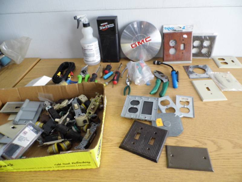 lot 11 image: Electrical Items - Tools