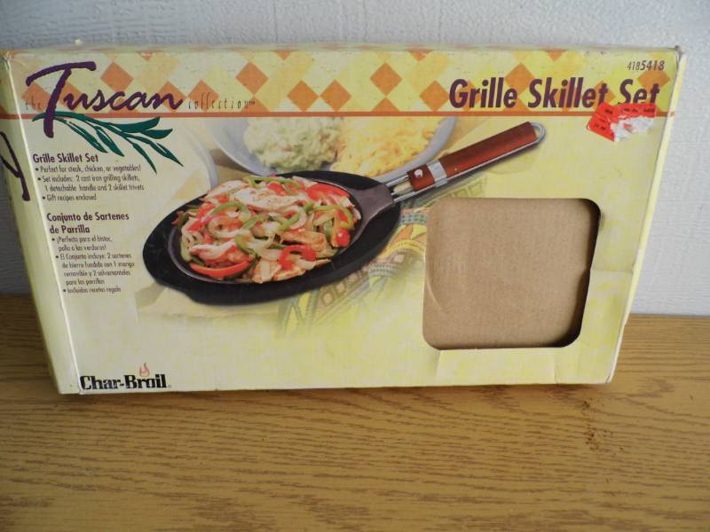 lot 21 image: Grill Skillet Set