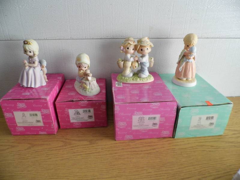 lot 31 image: Precious Moments Figures