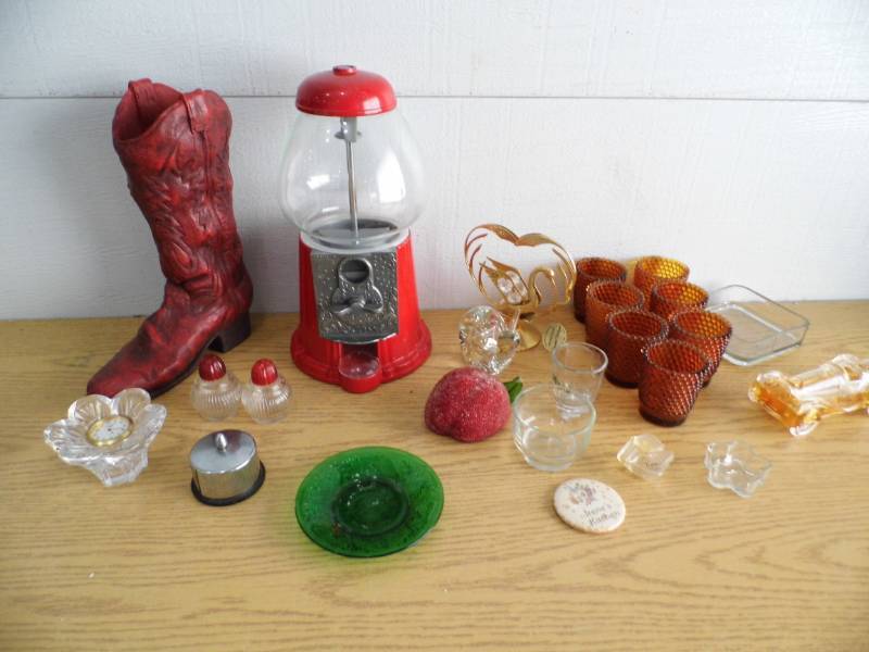 lot 32 image: Gumball Machine - Dcor