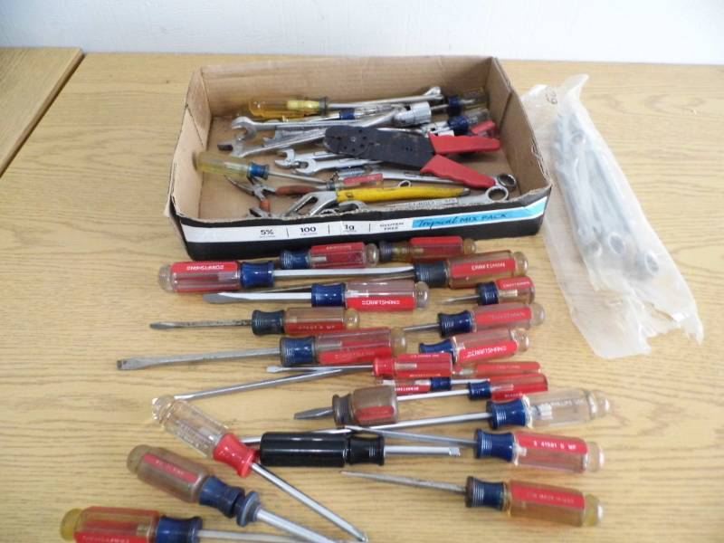 lot 40 image: Screwdrivers - Wrenches