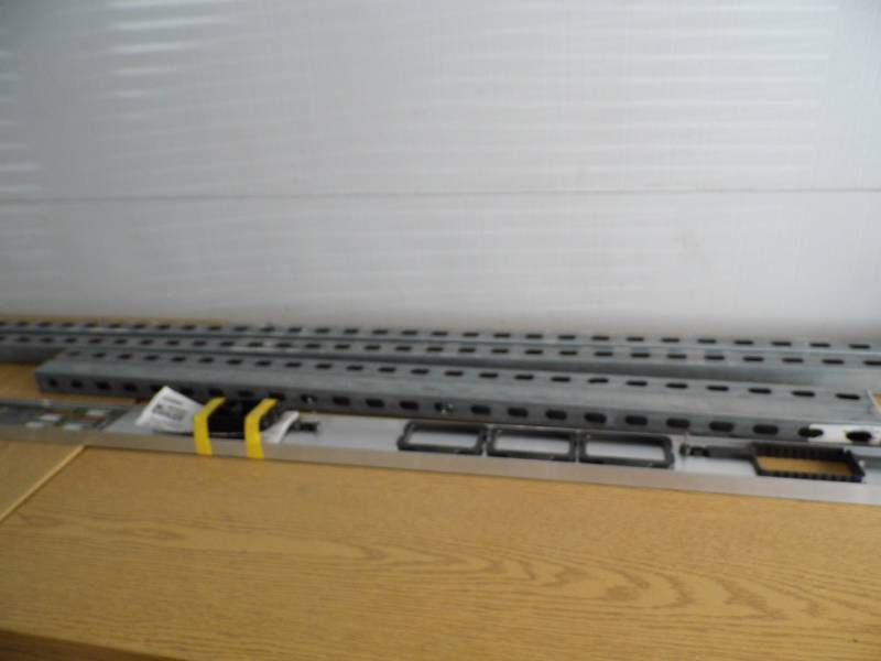 lot 42 image: Speed Hanger - Metal Posts