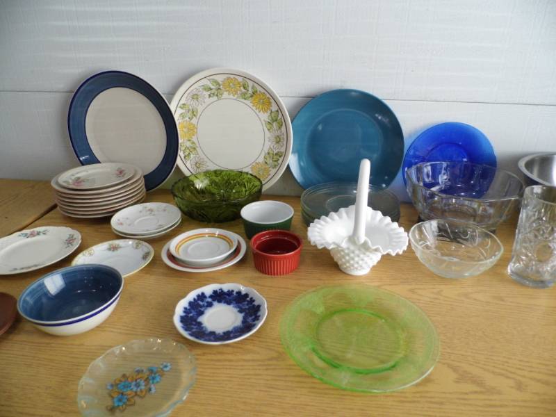 lot 46 image: Fenton Basket - Dishes