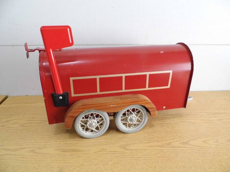 lot 50 image: Mail Box