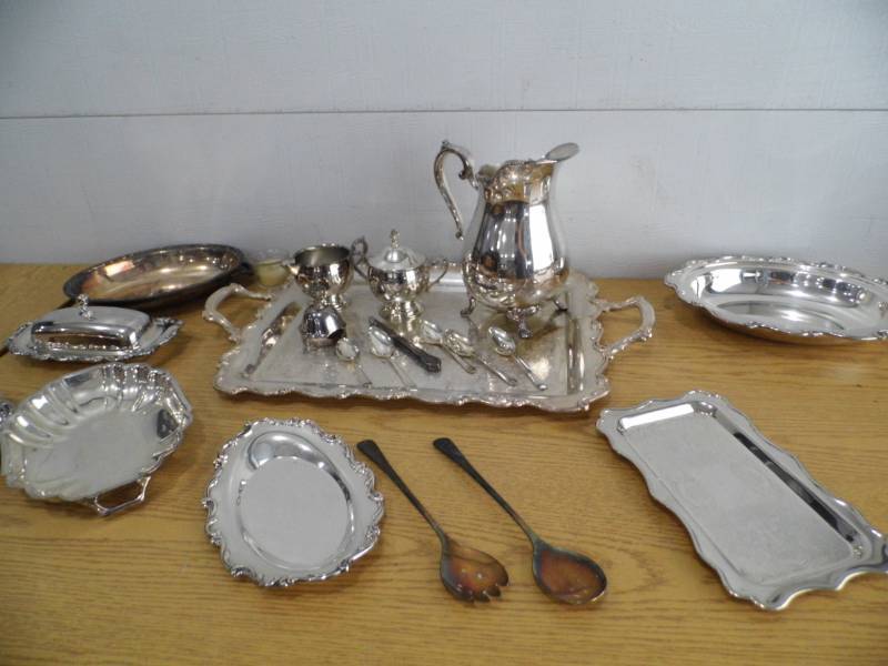 lot 74 image: Silver Serving Pieces