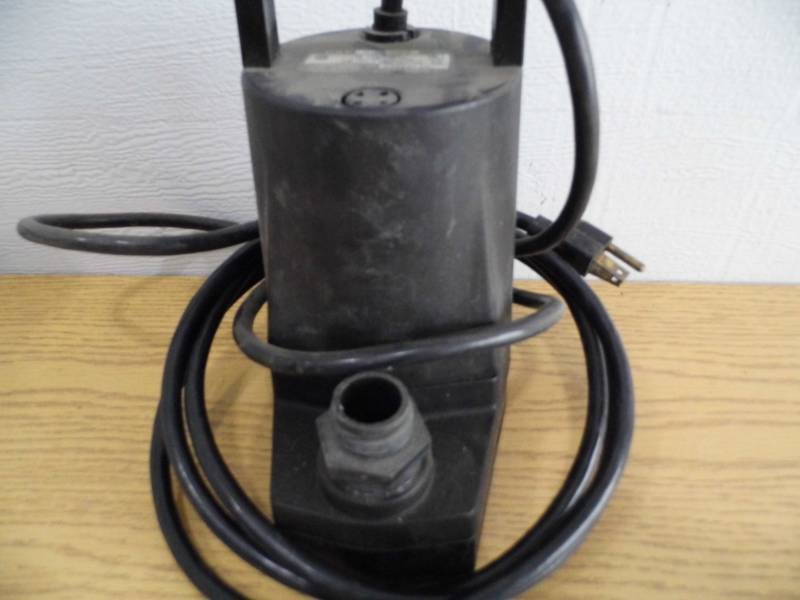lot 85 image: Little Giant Pump