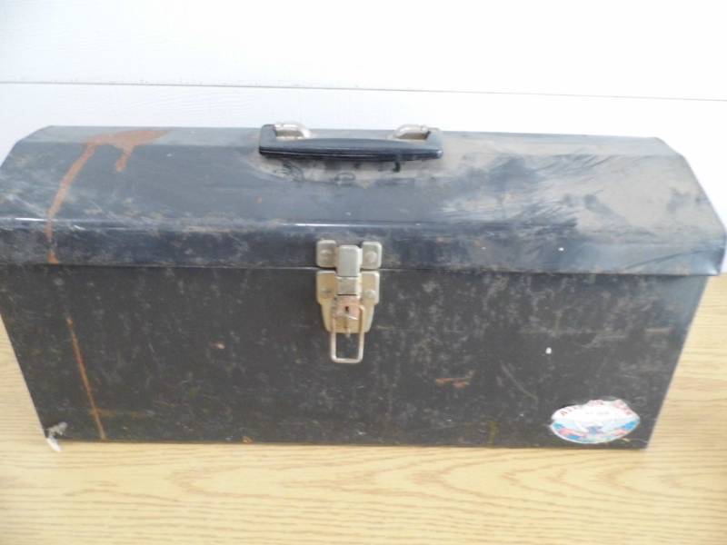 lot 87 image: Toolbox - Empty Shells - Pigeons